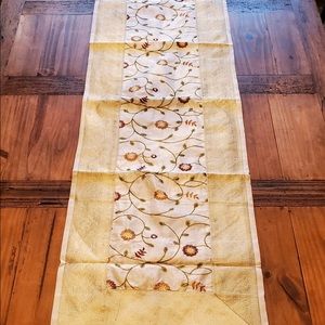 Table runner